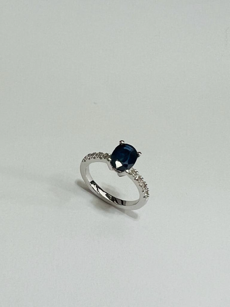 Anillo de oro blanco online con zafiro